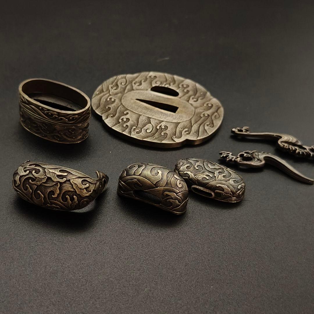 刀鍔　海浪の図　縁頭　目貫　鐺　栗形　柄鞘一式金具　銅製　銀メッキ