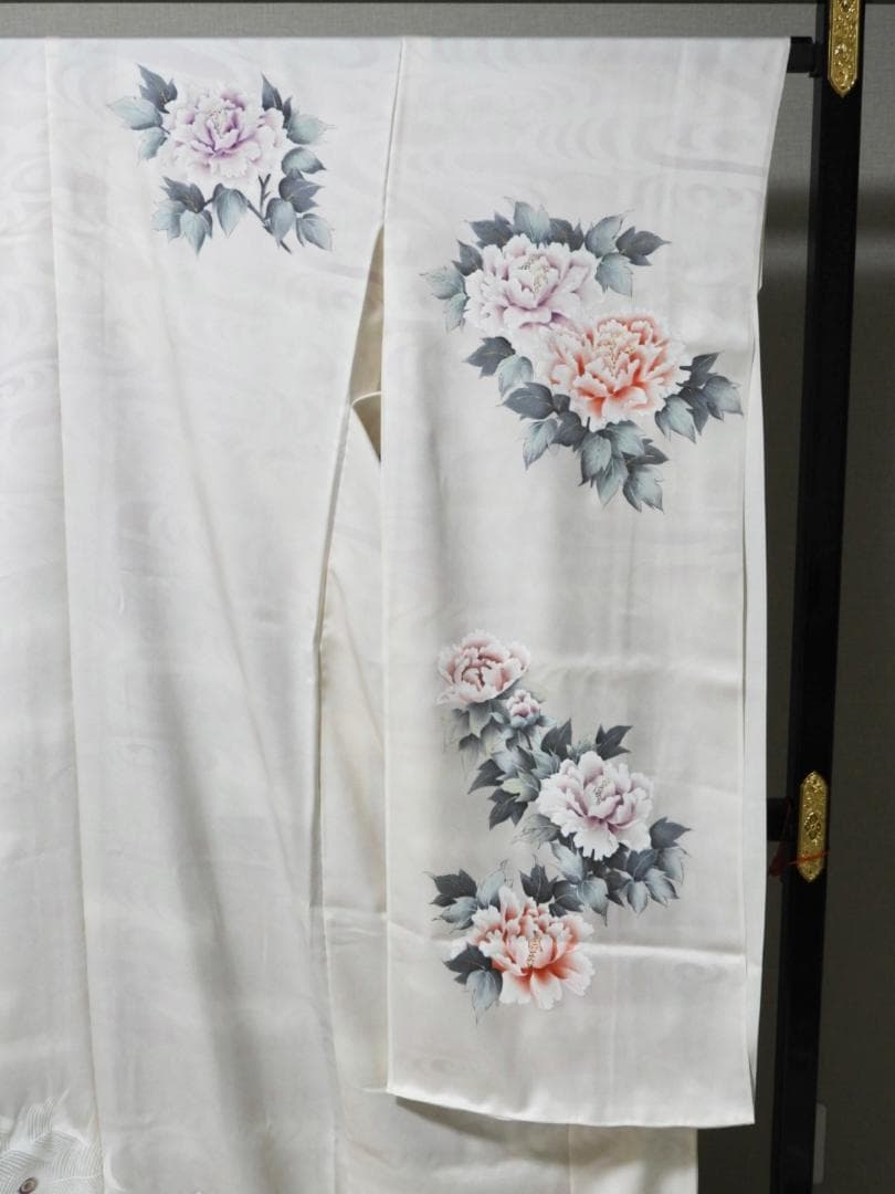 お値下げします！【仮縫い・未仕立て】振袖 正絹 白地 孔雀と牡丹柄 レトロモダン