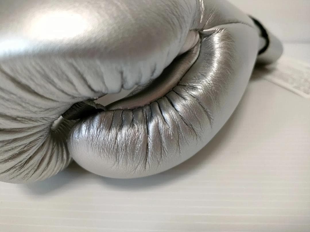 Winning ボクシンググローブ 14oz シルバー CO-MS-500B