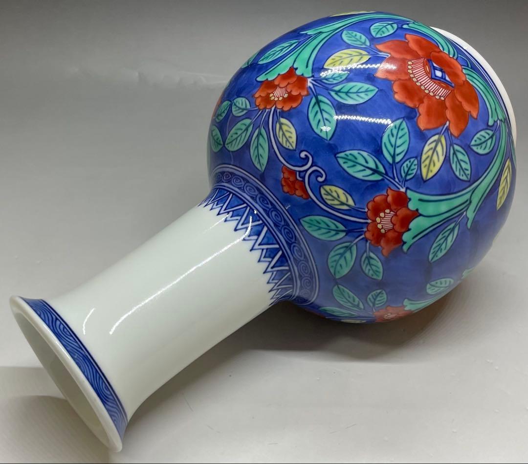 人間国宝　十三代　今泉今右衛門 色鍋島牡丹唐草文花瓶　四方桟共箱　共布　L36