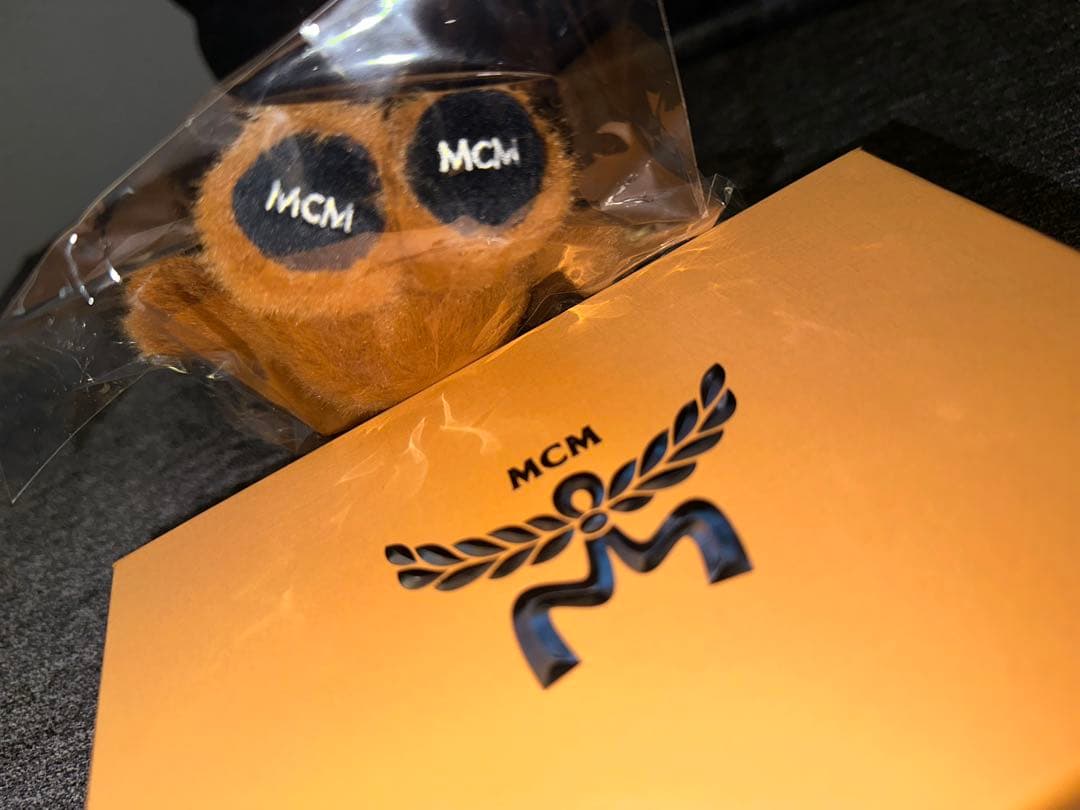 MCM・THEオリバーな犬コラボぬいぐるみキーホルダー