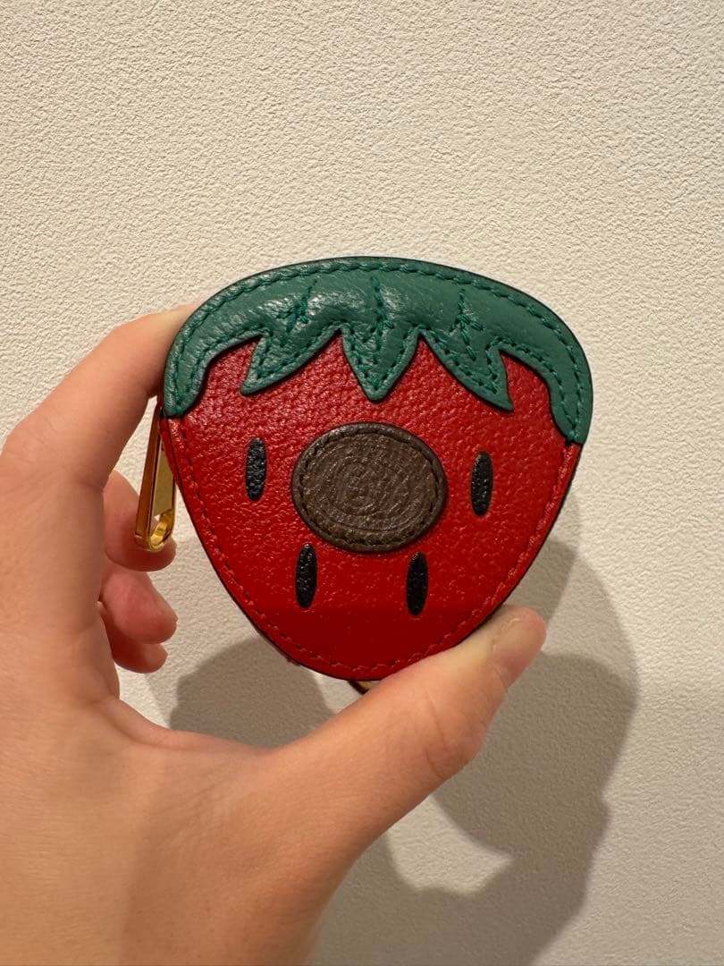 GUCCI いちご型レザーケース