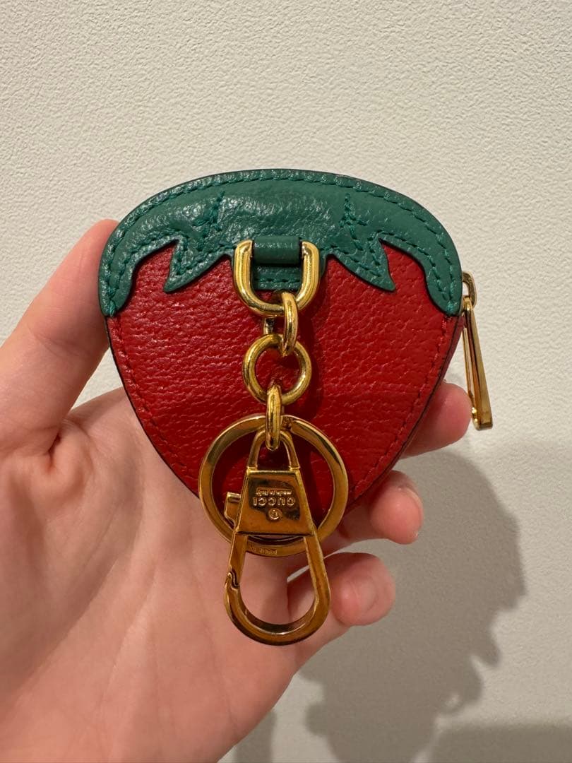 GUCCI いちご型レザーケース