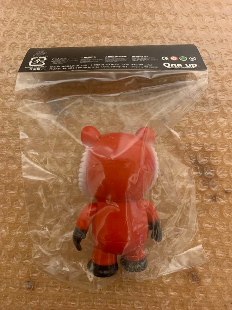 アートジャンキー x One up. ブタイガー レッド ソフビ