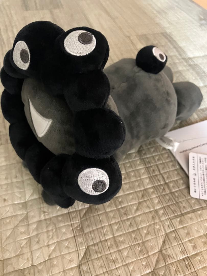 黒ミャクミャク　寝そべり　ぬいぐるみS 這い型