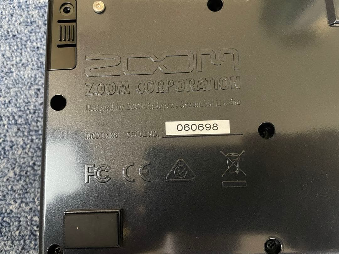 美品 ZOOM R8 マルチトラックレコーダー　ZOOM SCR-16バック付き