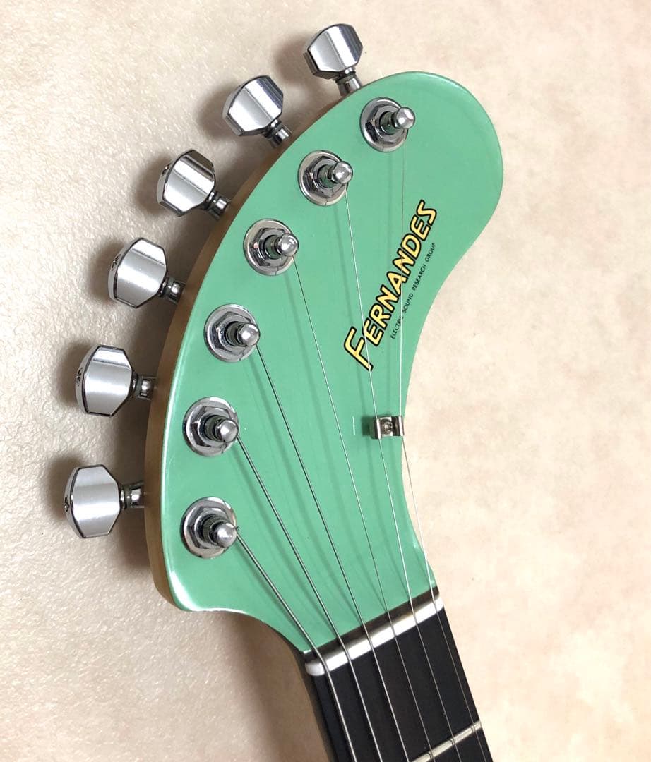 【超美品】ZO-3 グリーン アンプ内蔵ギター ディストーションSW付 ケース付