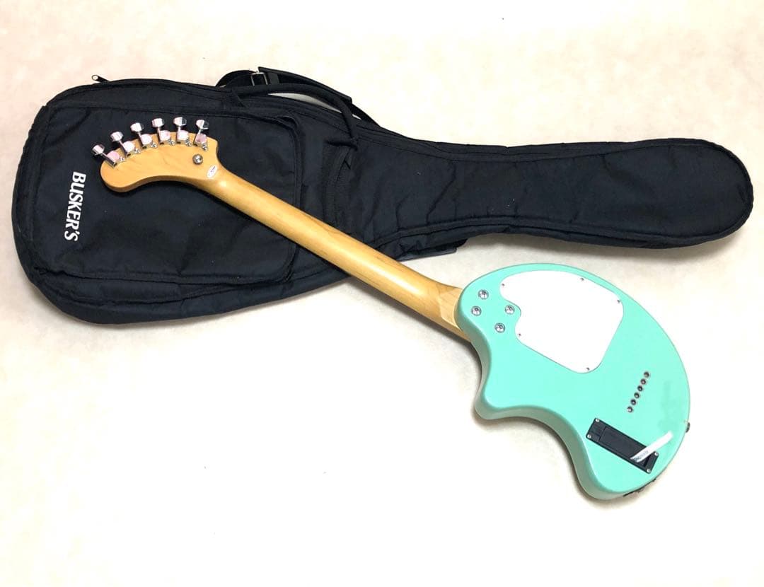 【超美品】ZO-3 グリーン アンプ内蔵ギター ディストーションSW付 ケース付