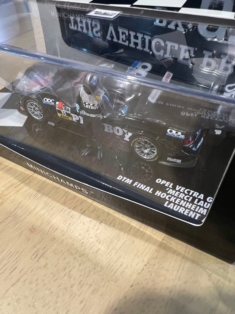 ミニチャンプス　OPEL VECTRA GTS V8 1／43ミニカー