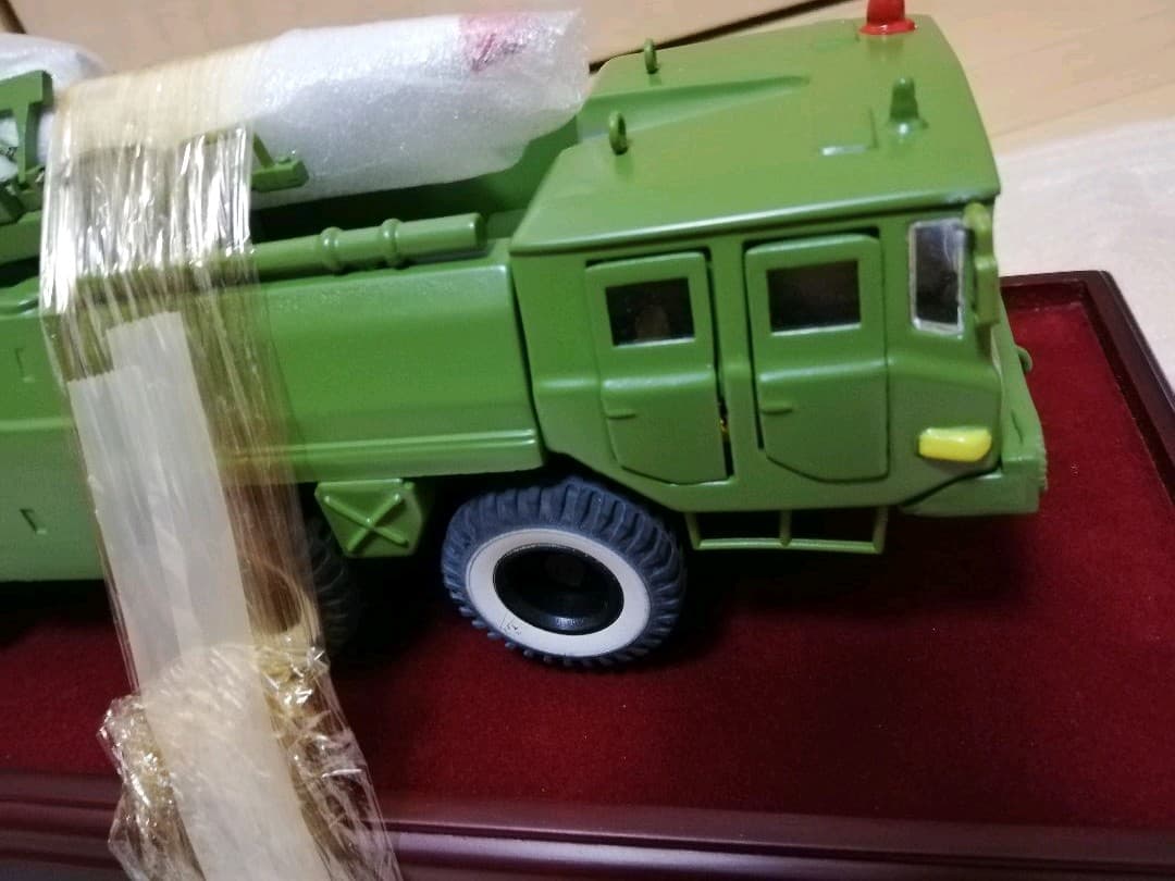 中国弾道ミサイル.発車台1/43ミニチュアコレクション