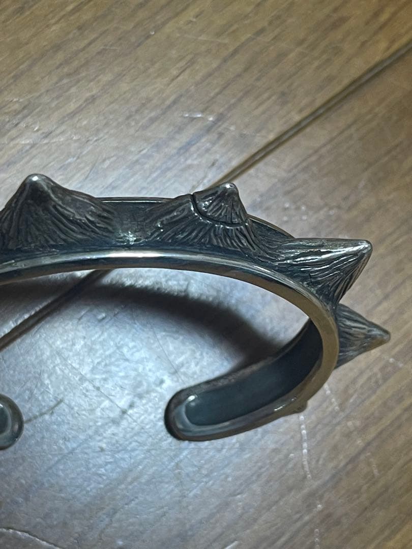 ゴツい インパクト大　バングル シルバー　トゲトゲデザイン