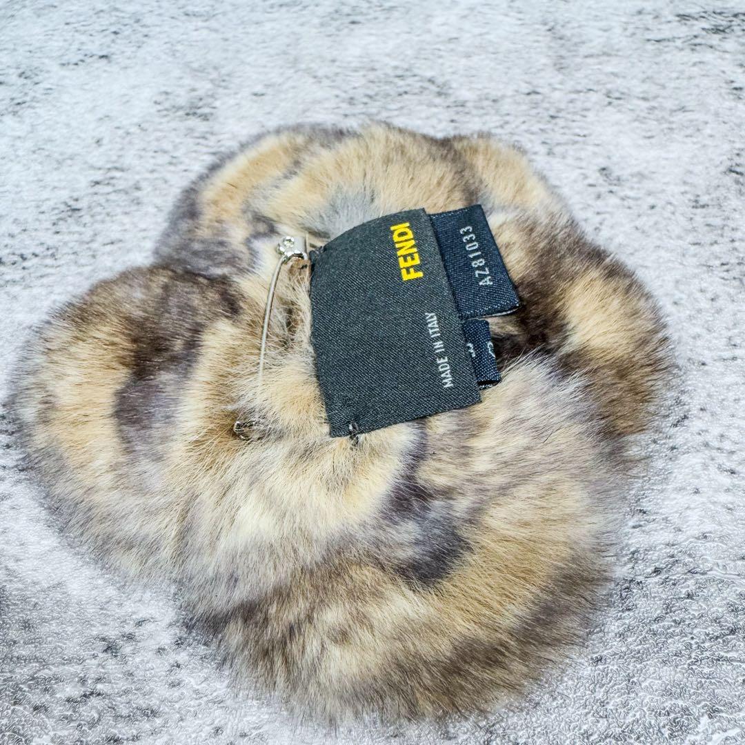 新品‼️ FENDI フェンディ　ラビットファー　ミンク　ビッグロゴ　ブローチ　茶
