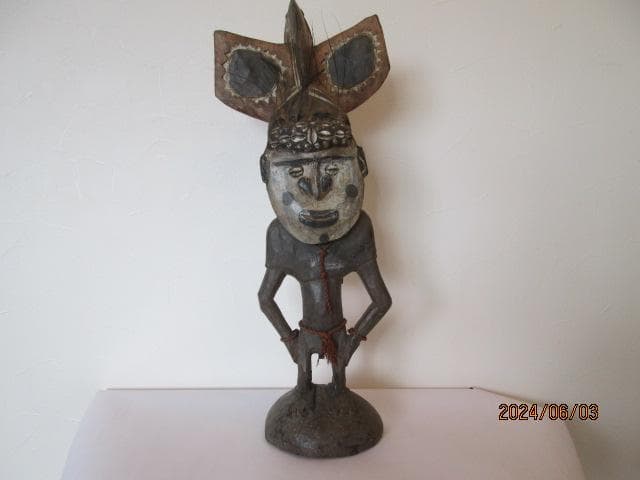 アンティーク木彫フィジー製1986年現地で購入した木彫の目と額に貝殻の植え込み