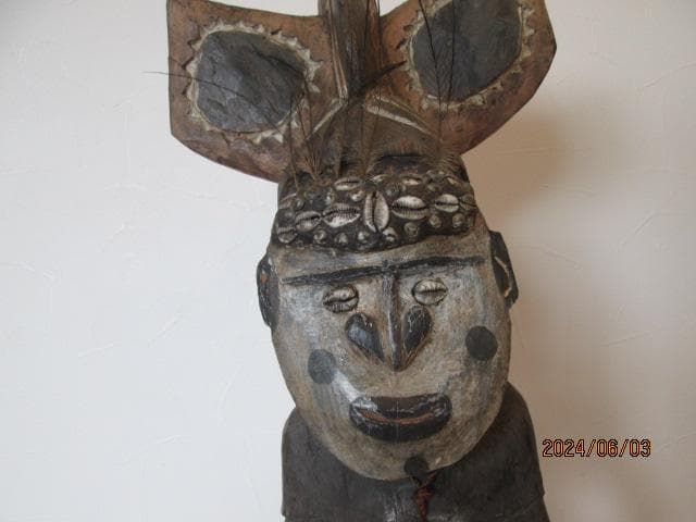 アンティーク木彫フィジー製1986年現地で購入した木彫の目と額に貝殻の植え込み