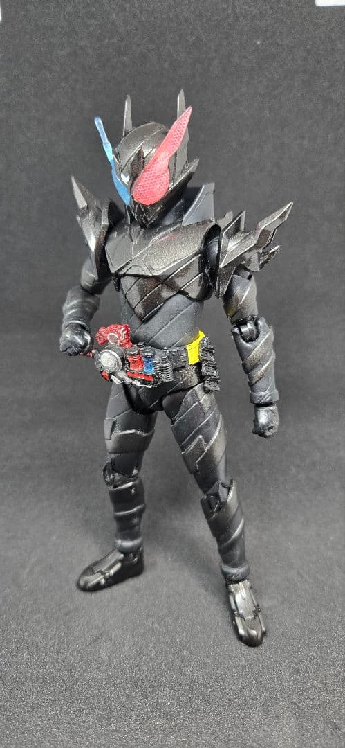 中古S.H.Figuarts　仮面ライダービルド　ラビットタンクハザードフォーム