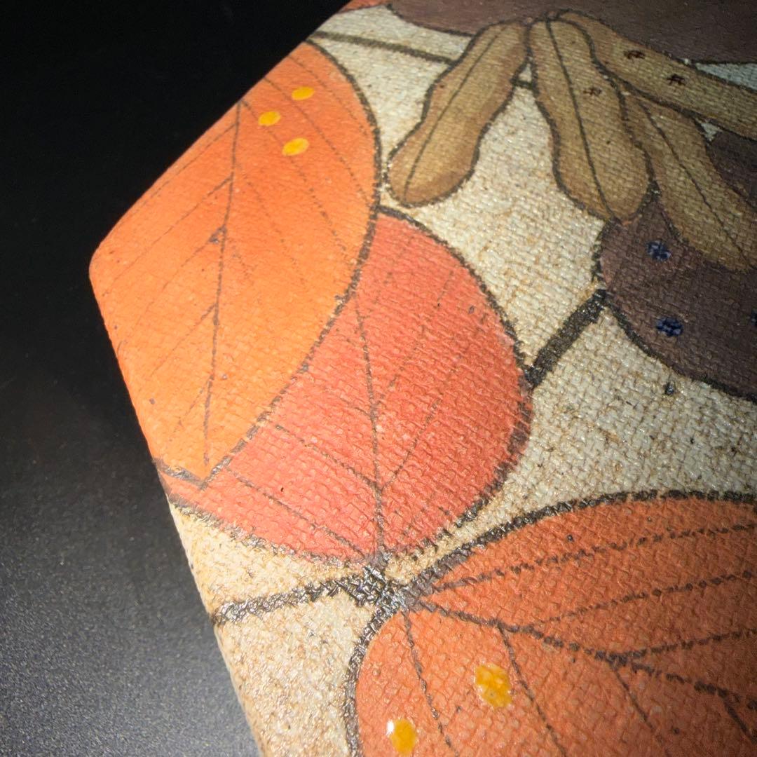 J*n様 伊藤東彦　布目大豆文陶筥　共箱　六角形陶器 葉と栗のデザイン　蓋物　骨