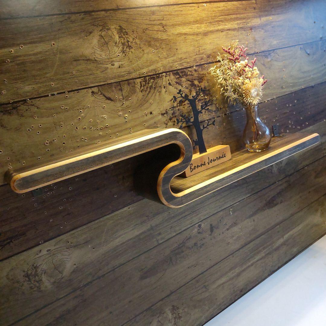 曲線デザイン　ウォールシェルフ　飾り棚　　エボニーブラック　２型