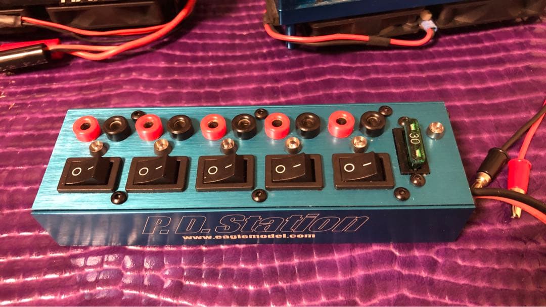 【セール】イーグルP.D.ステーション&バッテリヒートシンクスタンドx2 おまけ