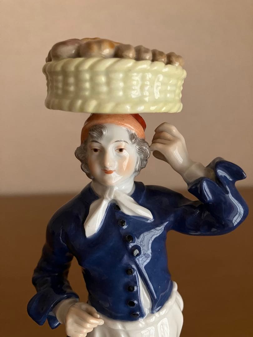 マイセン☆物売りシリーズ☆パン屋さんフィギュリン　人形