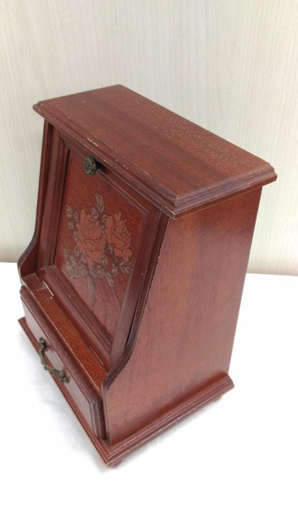 ○3522 オルゴール付き木製ドレッサー