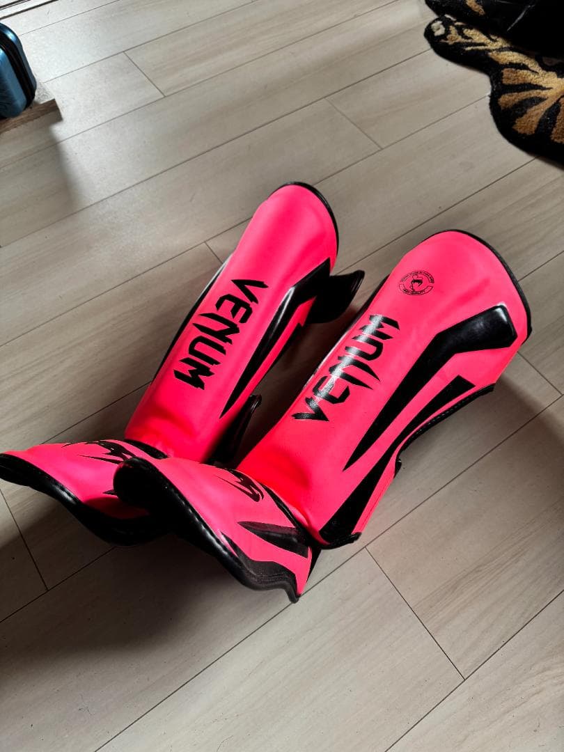 Venum シンガード レガース