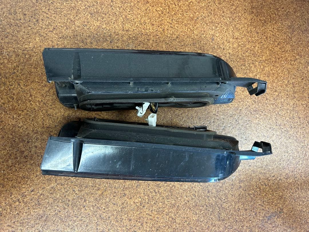 ハイエース　テールランプ