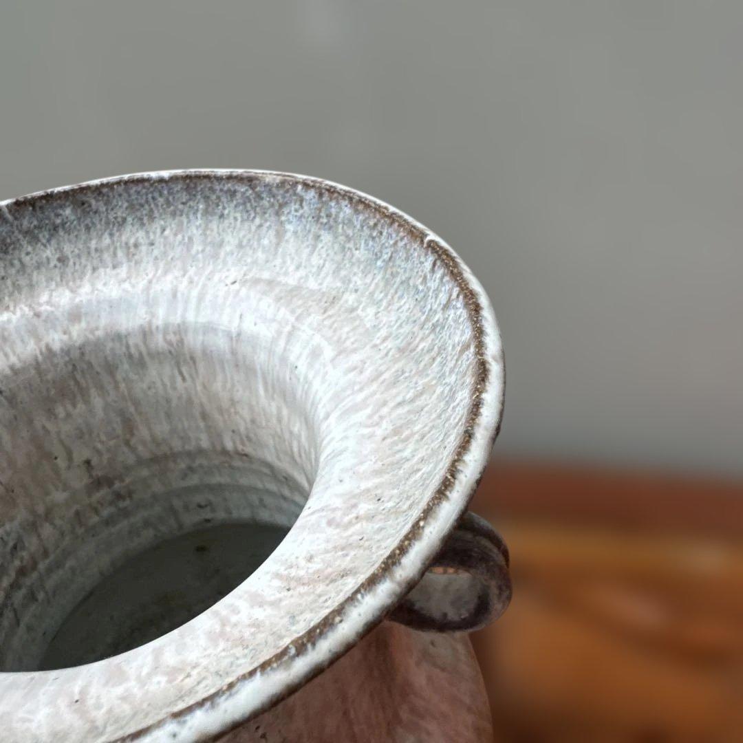 骨董　取っ手付き陶器花瓶 ホワイトとブラック