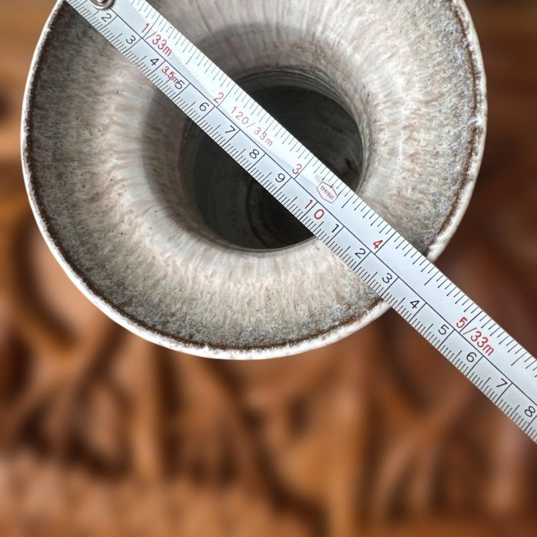 骨董　取っ手付き陶器花瓶 ホワイトとブラック