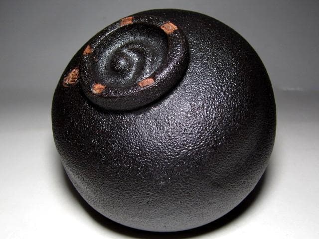 寒川栖豊 紀州焼 那智黒茶碗 栞付 裏千家十五代 鵬雲斎花押　　　　　v152