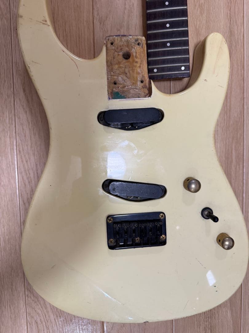 Vester Maniac エレキギター クリーム色　ヴィンテージ　ジャンク