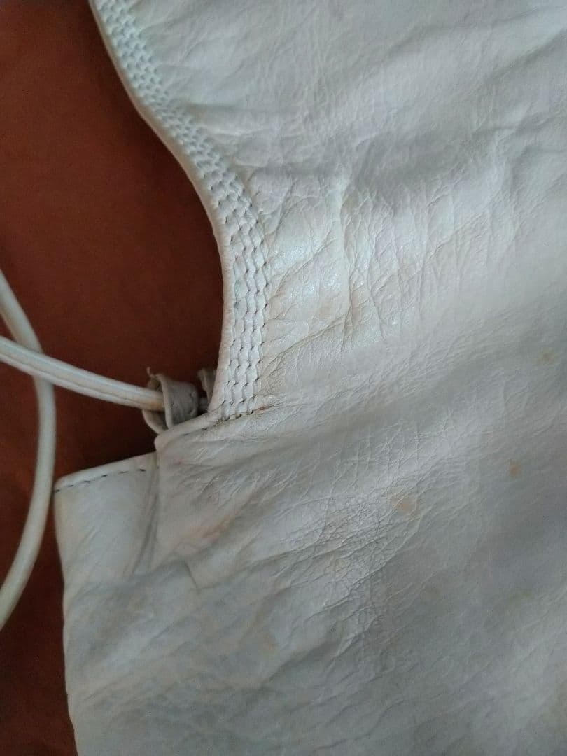 ロエベ ナッパレザー アナグラム ショルダーバッグ 白 ヴィンテージ