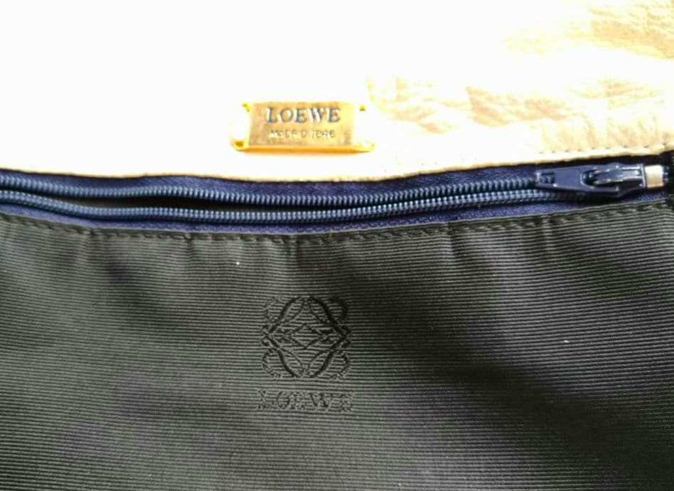 ロエベ ナッパレザー アナグラム ショルダーバッグ 白 ヴィンテージ