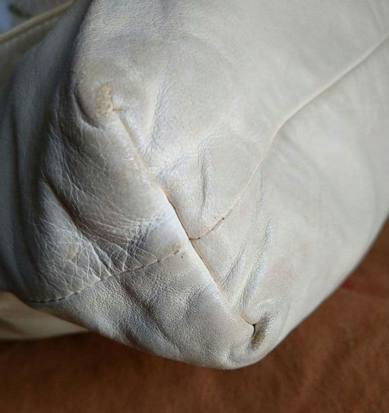 ロエベ ナッパレザー アナグラム ショルダーバッグ 白 ヴィンテージ