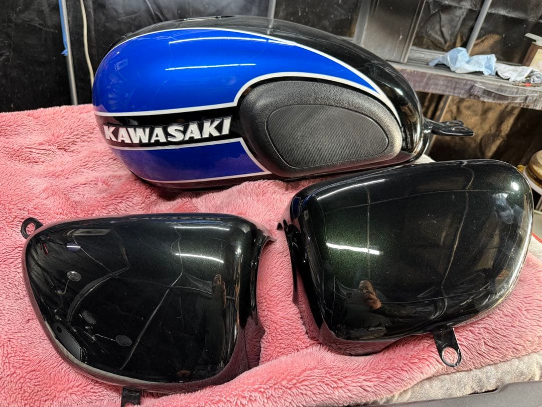 Kawasaki タンクとサイドカバーセット