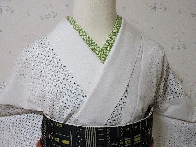 おしゃれ蚊絣：白い紬織着物：美品：13号：袷正絹：トールサイズ：P22