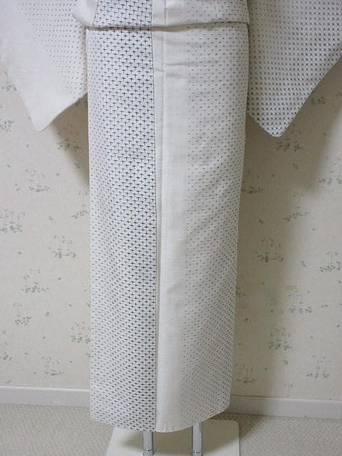 おしゃれ蚊絣：白い紬織着物：美品：13号：袷正絹：トールサイズ：P22