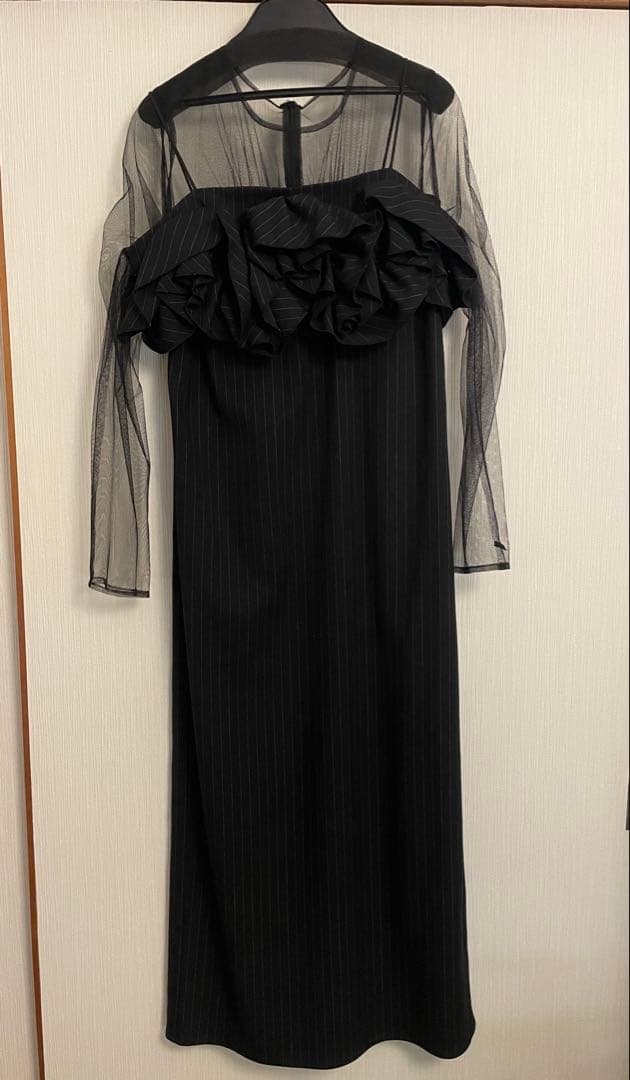 リルアー　Wavy frill bustier stripe dress