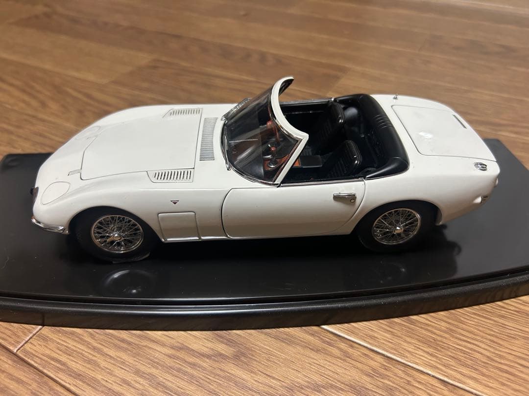 トヨタ2000GT 007ボンドカー　白オープンカー　1/18 AUTOART