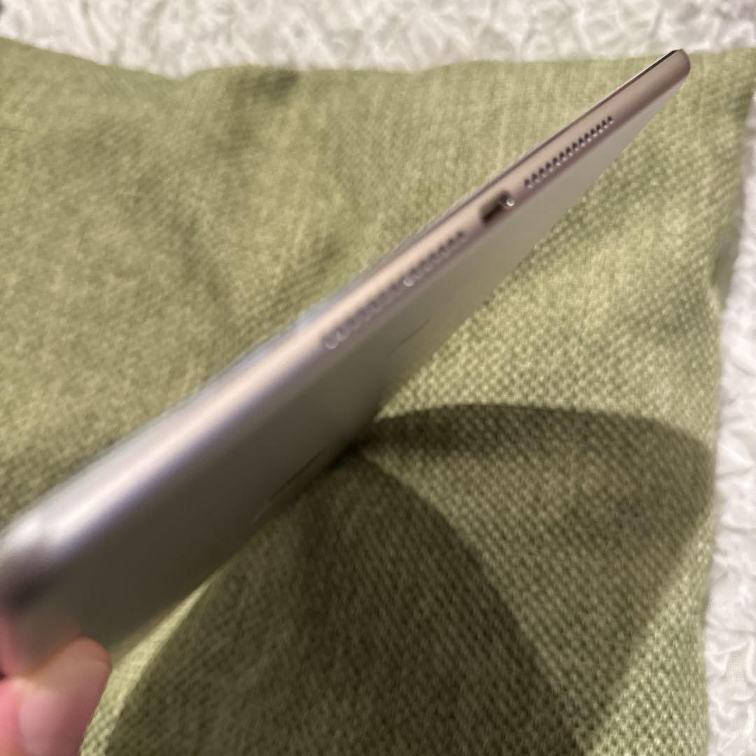 Apple iPad Air2シルバー 128GB Wi-Fiモデル