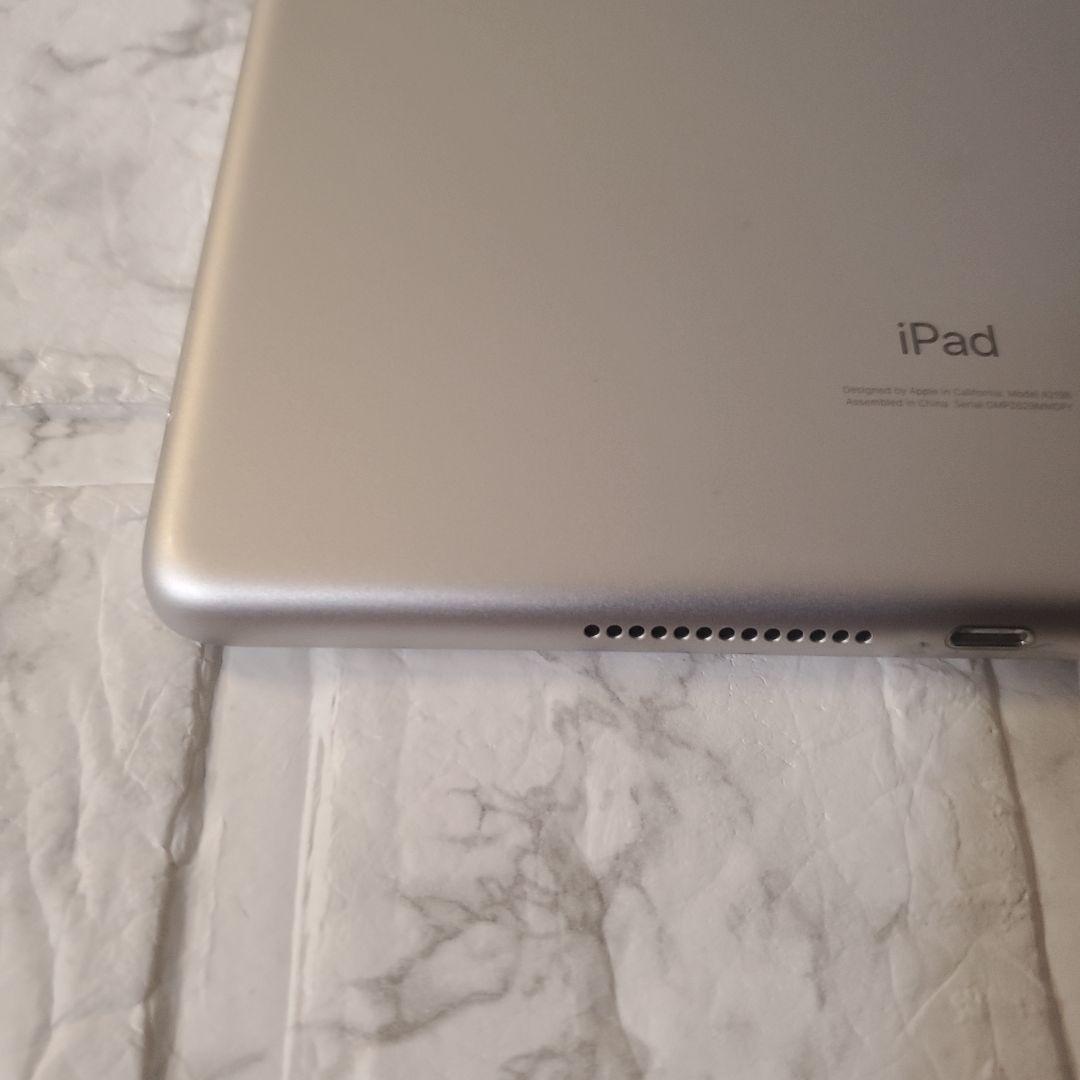215 iPad 7世代 128GB SIMフリー シルバー