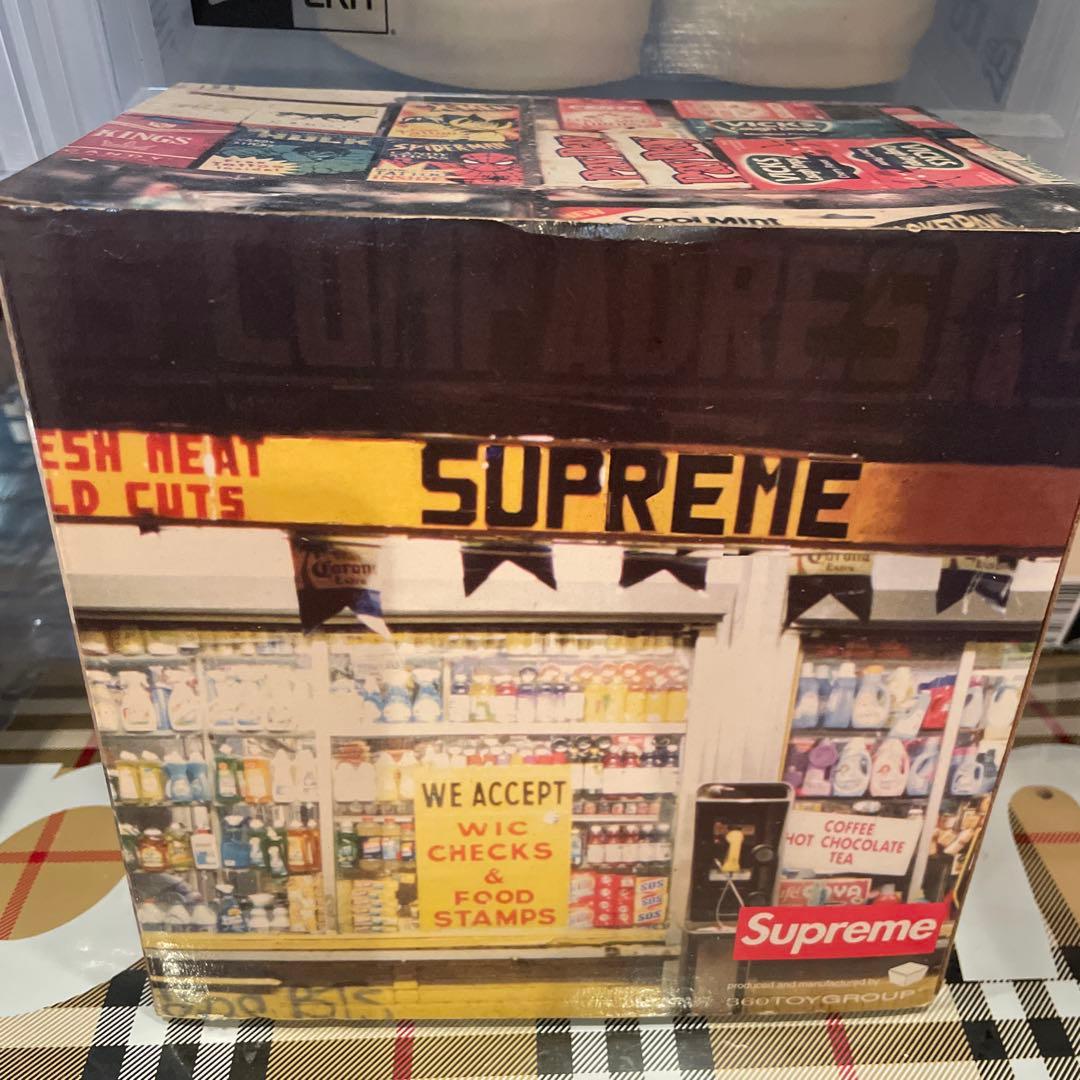 supreme カマチョフィギュア