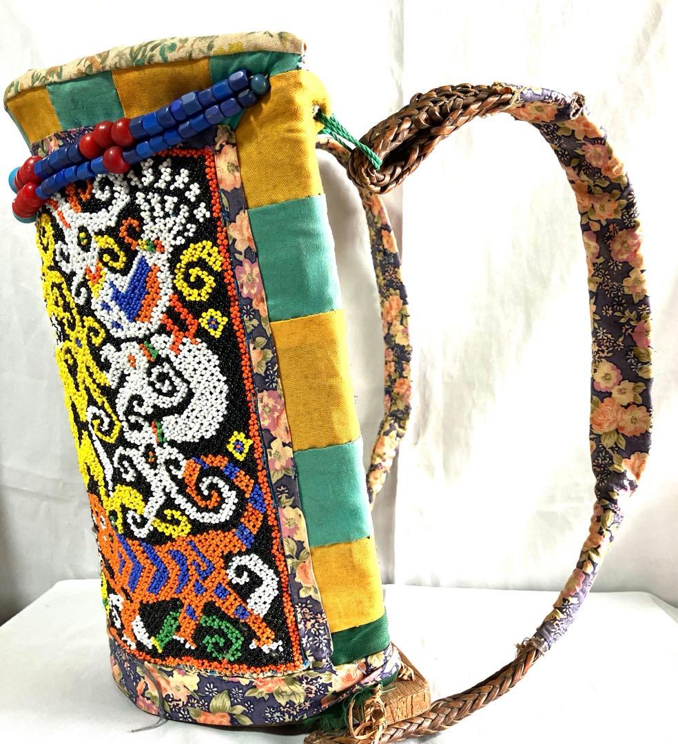 カリマンタン島ダヤック族ロタン編ビーズ飾り付き赤ちゃん背負籠　　　　　　貴重