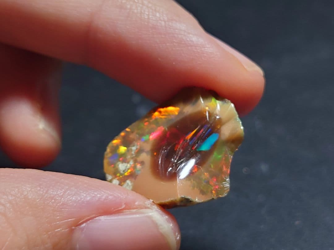 希少　エッグ　エチオピアウェロ産　オパール　原石　鉱物標本　ジュエリーグレード