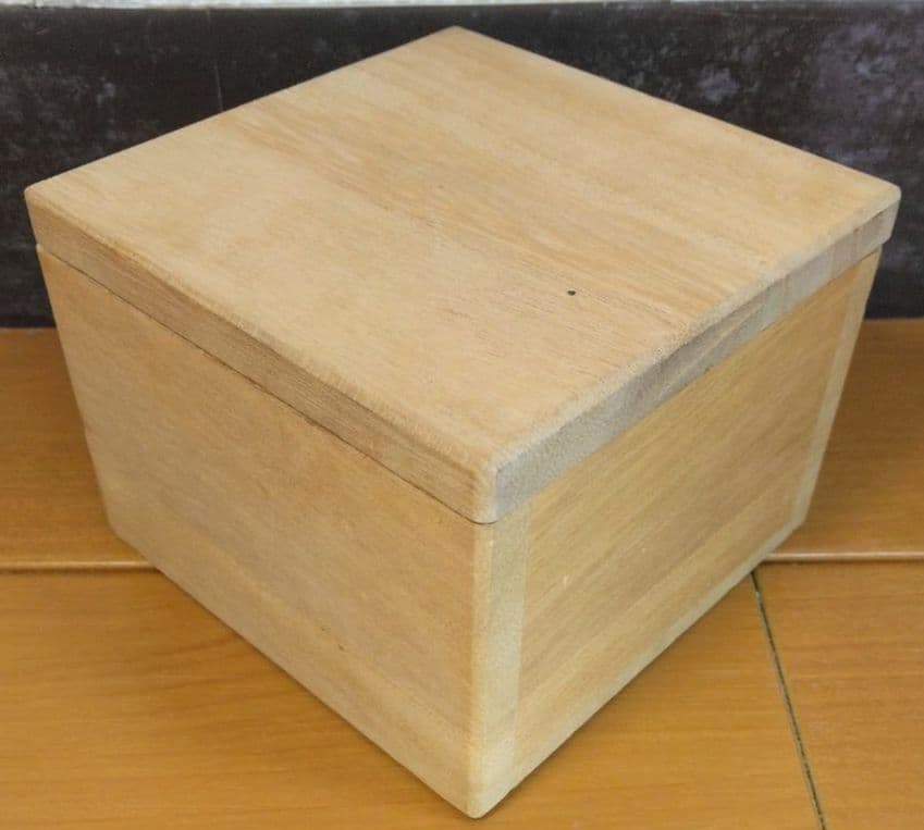 人間国宝 金城次郎 壷屋焼ぐい呑(魚紋ぐい呑）栞 共箱 壺屋焼 やちむん 美品