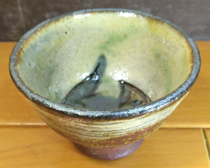 人間国宝 金城次郎 壷屋焼ぐい呑(魚紋ぐい呑）栞 共箱 壺屋焼 やちむん 美品