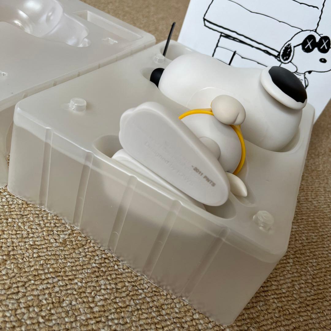 KAWS SNOOPY フィギュア　オリジナルフェイク　カウズ