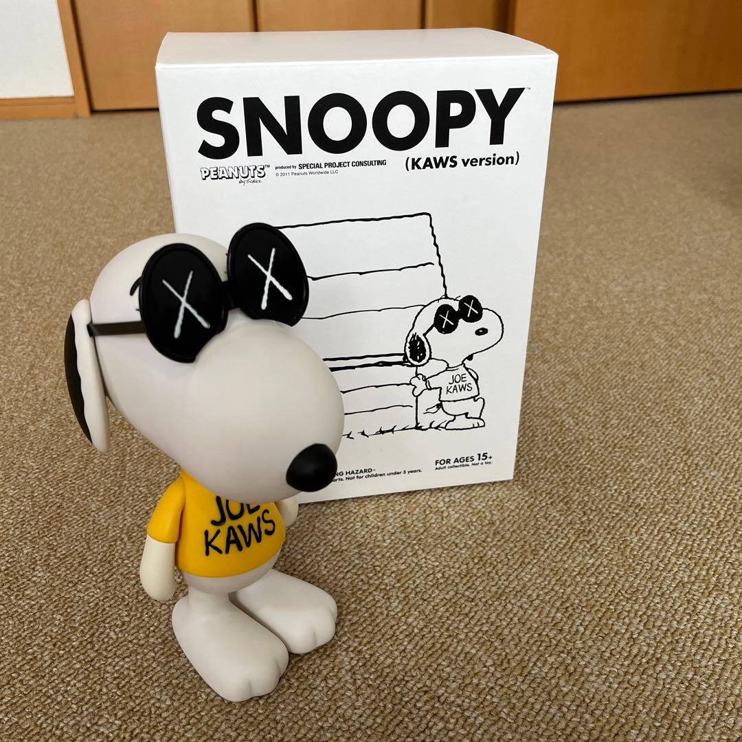 KAWS SNOOPY フィギュア　オリジナルフェイク　カウズ