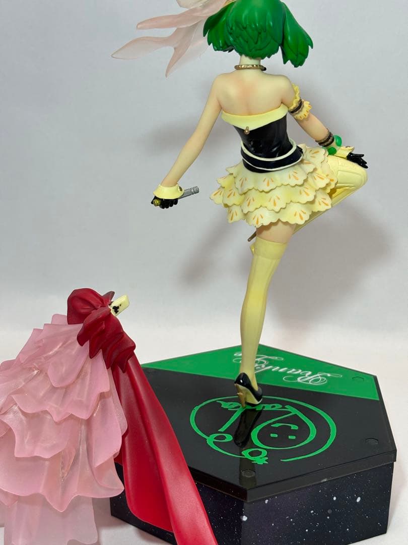 HGデュランダルバルキリー＋シェリル&ランカ〜サヨナラノツバサ〜　塗装完成品