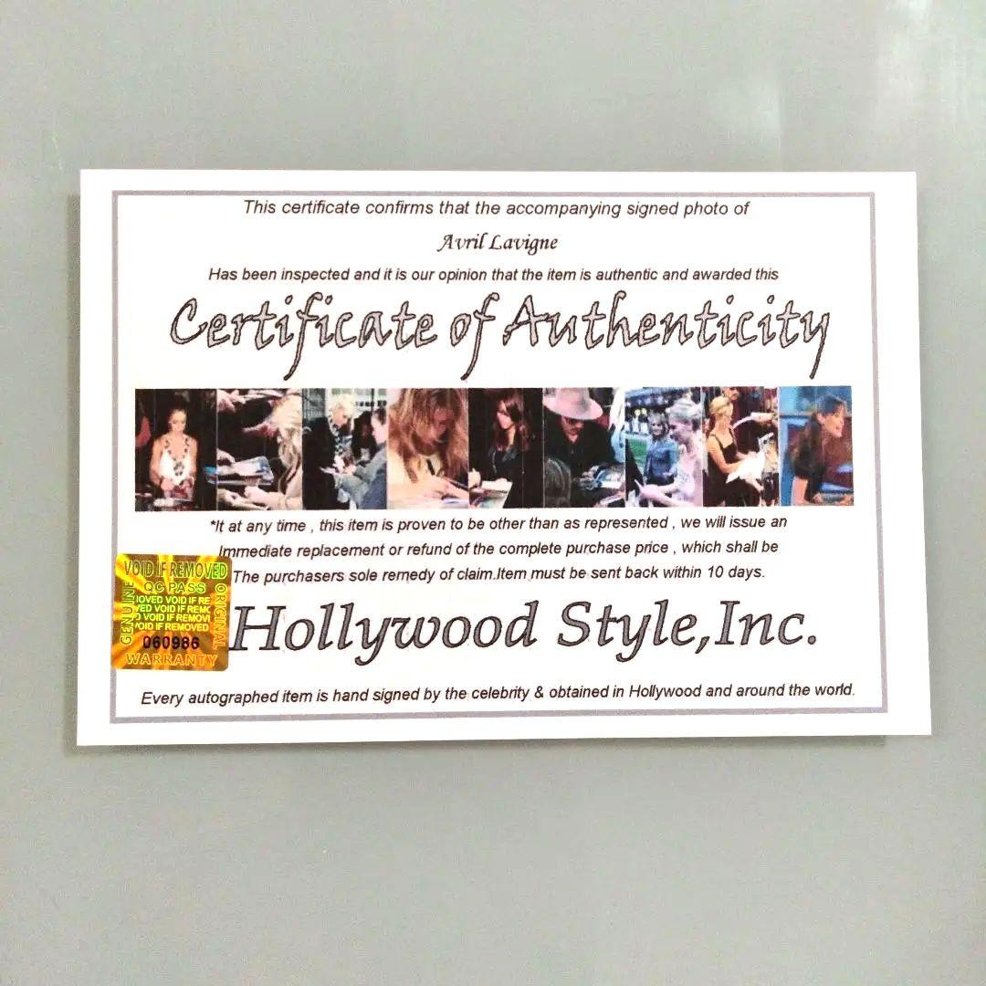 セール中…アヴリル・ラヴィーン直筆サイン入り2Lサイズ写真‥Avril〜