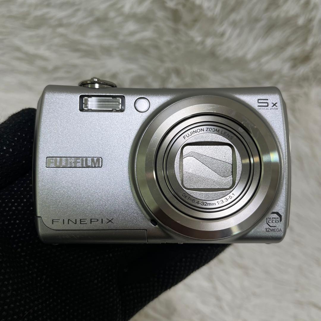ま*め様 美品 FUJIFILM FinePix F100FD コンデジ シルバ